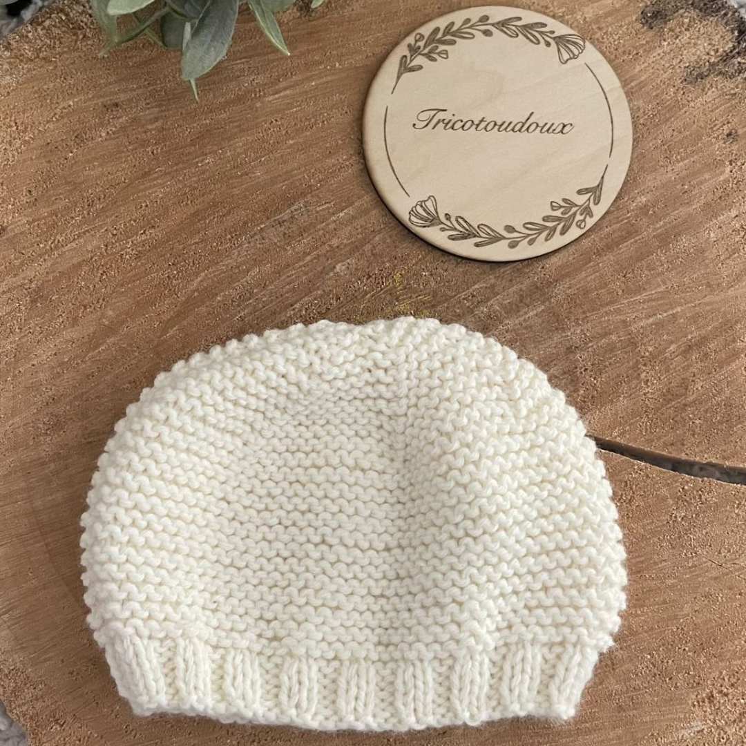 Bonnet bébé tricoté dès la naissance