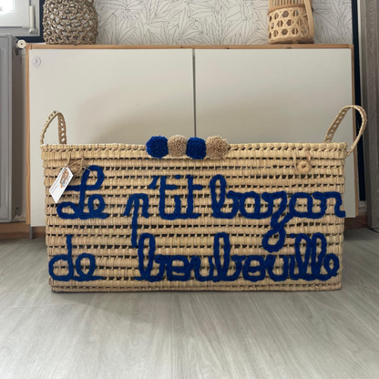 Malle 80 cm personnalisée avec texte bleu et pompons