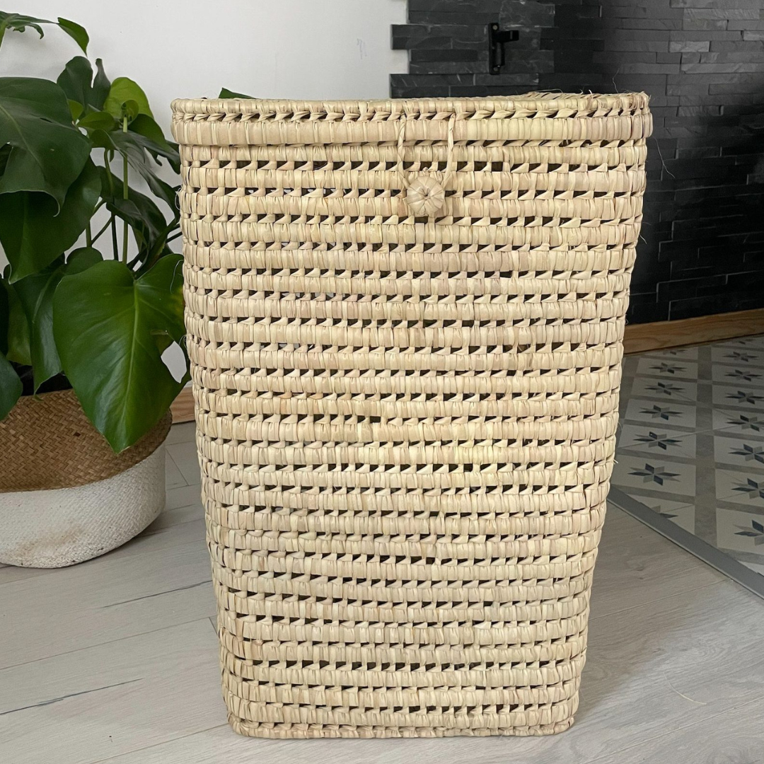 Malle carrée haute en feuilles de palmier naturel