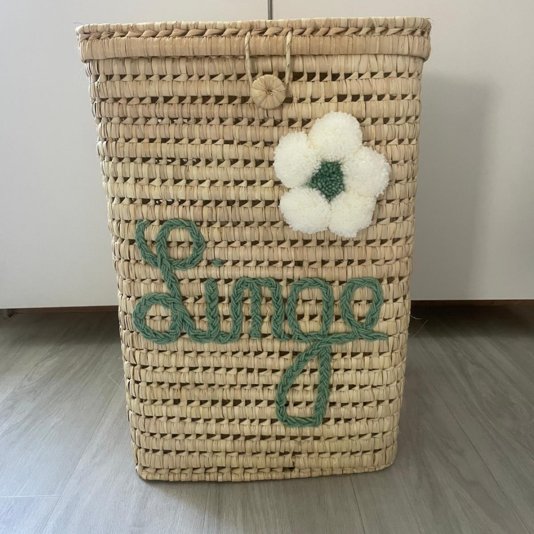 Malle carrée haute personnalisée pour le linge avec fleur