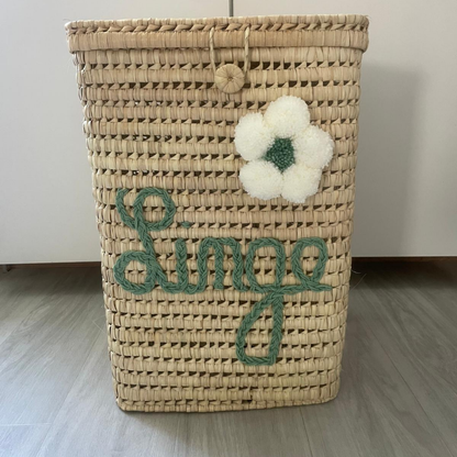 Malle carrée haute personnalisée pour le linge avec fleur