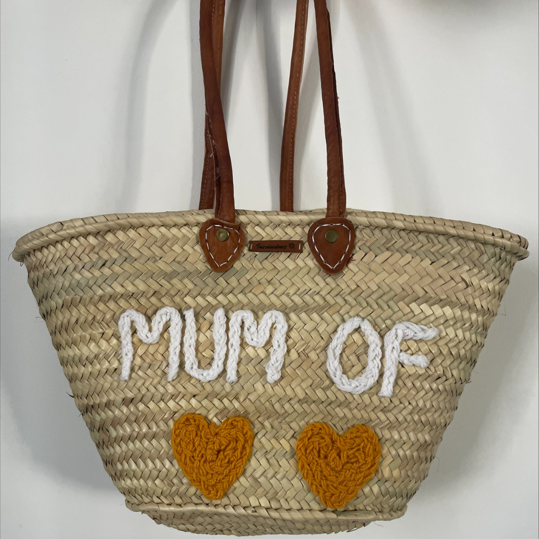Panier cabas en feuilles de palmier personnalisé Mum of avec cœurs