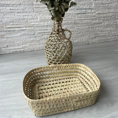 Petit panier carré en feuilles de palmier tressé à la main