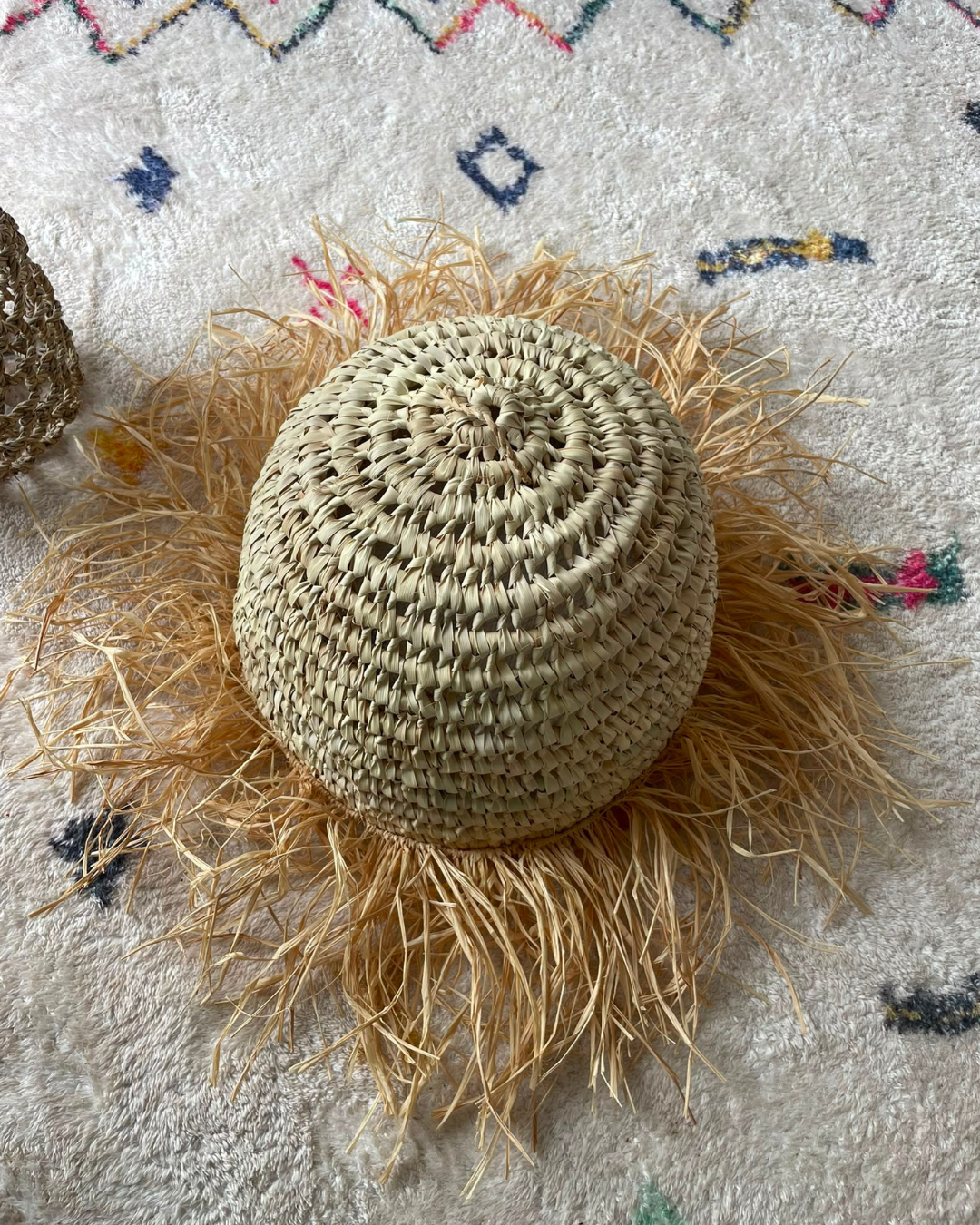 Suspension en raphia naturel bohème – détail du tressage
