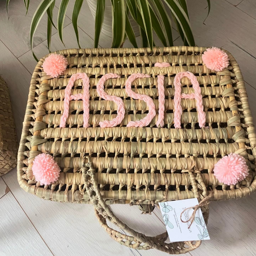 Valisette en feuilles de palmier personnalisée avec le prénom Assia