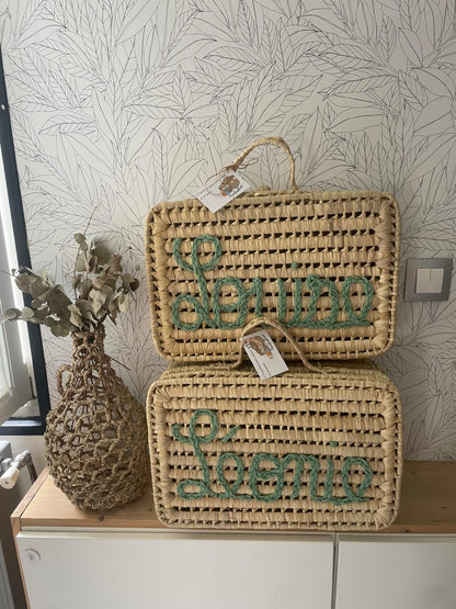Valisettes personnalisées en feuilles de palmier avec le prénom Léonie et Louise